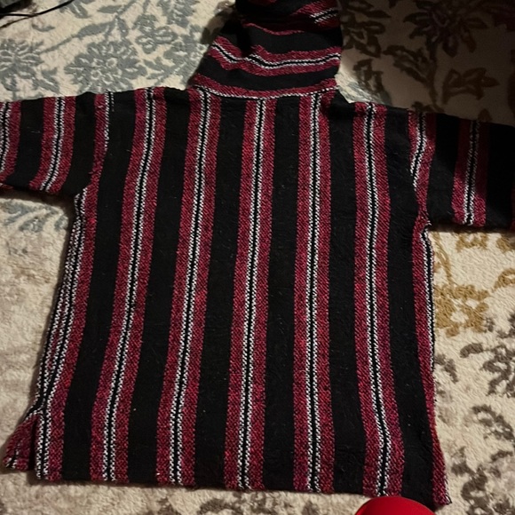 im selling a black, white, red, and kind of pinky magenta drug rug. size medium - Picture 2 of 3